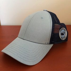 NEVER WORN- Vineyard Vines Trucker Hat
